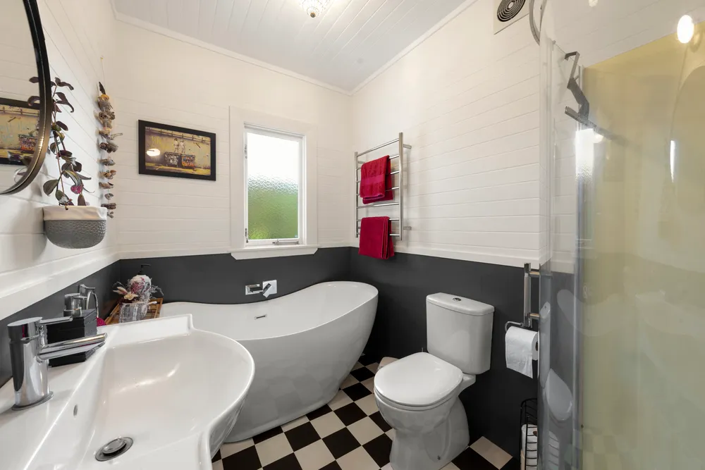 Photos of 98A Victoria Street