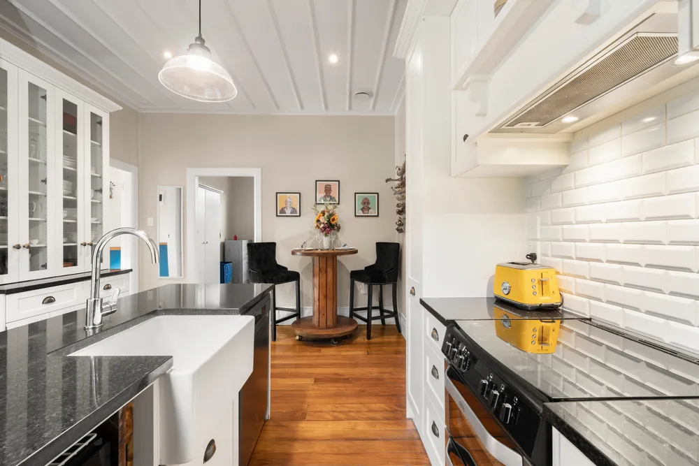 Photos of 98A Victoria Street