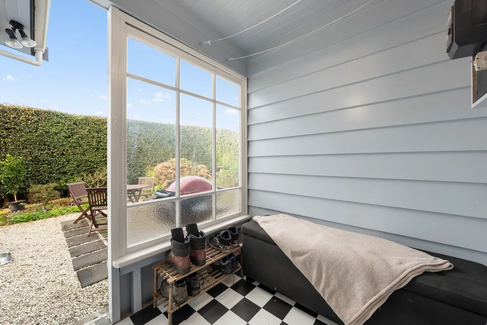 Photos of 98A Victoria Street