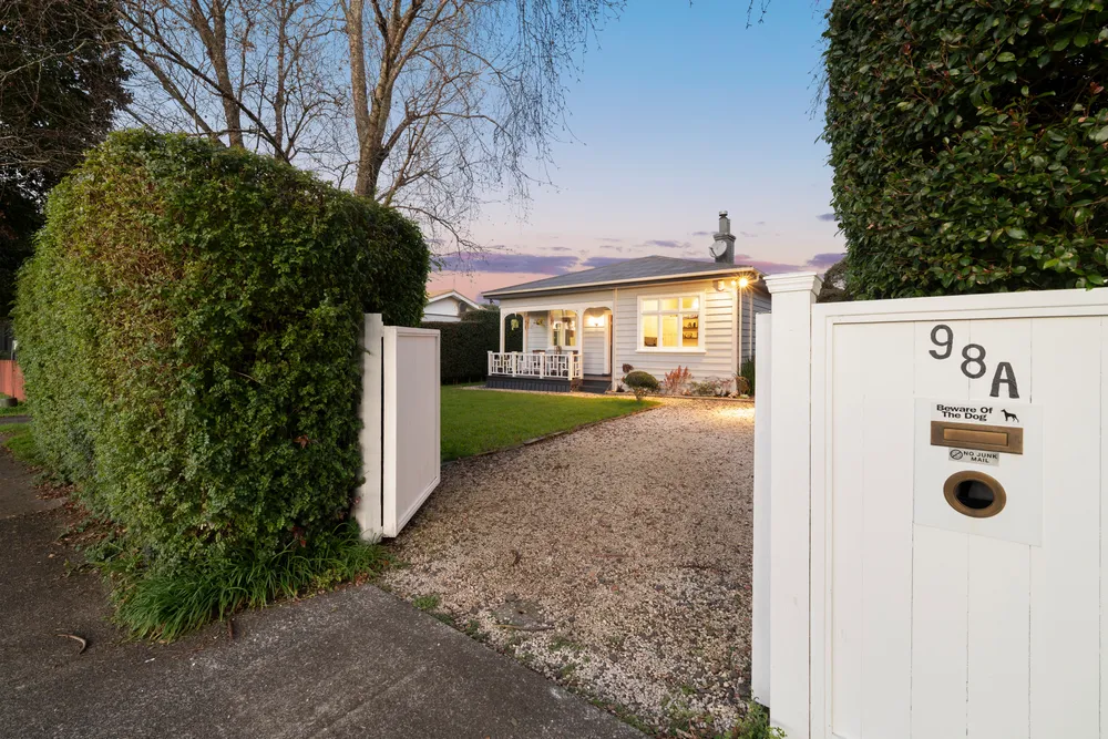 Photos of 98A Victoria Street