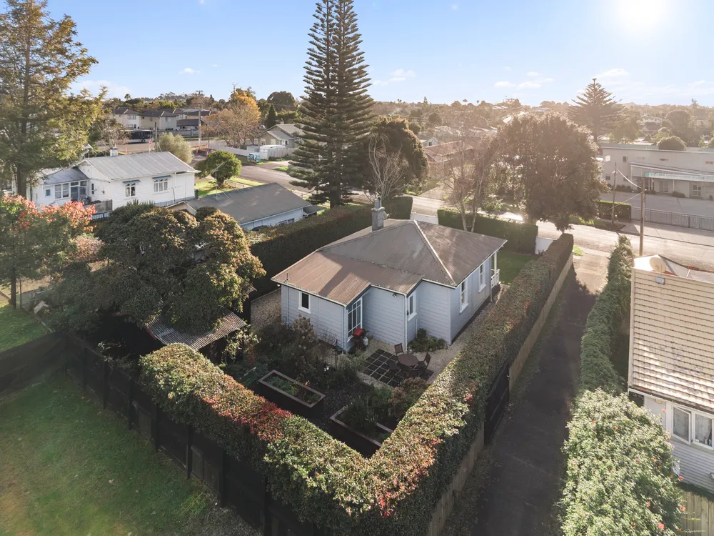 Photos of 98A Victoria Street
