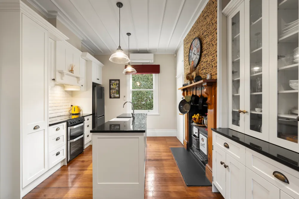 Photos of 98A Victoria Street