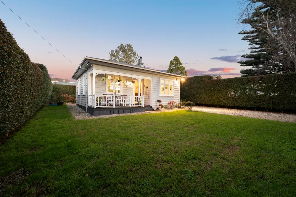 Photos of 98A Victoria Street