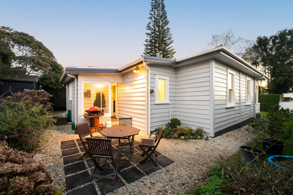Photos of 98A Victoria Street