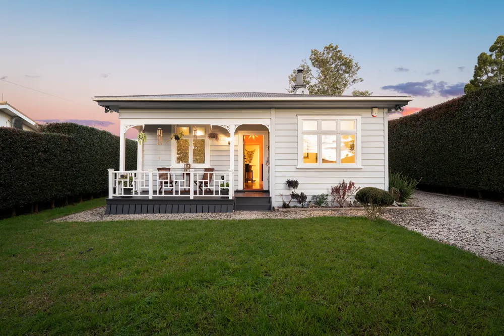 Photos of 98A Victoria Street