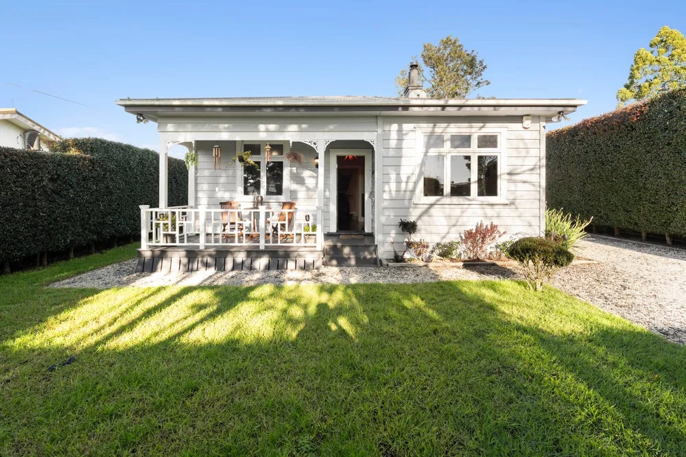 Photos of 98A Victoria Street