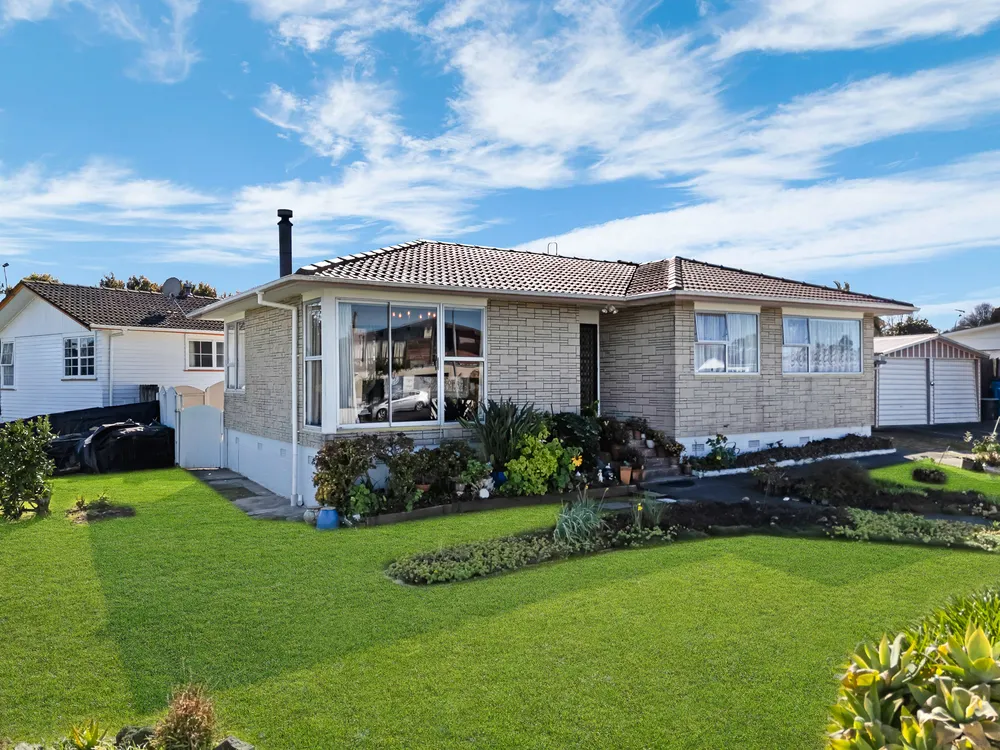 Photos of 17 Hope Farm Avenue
