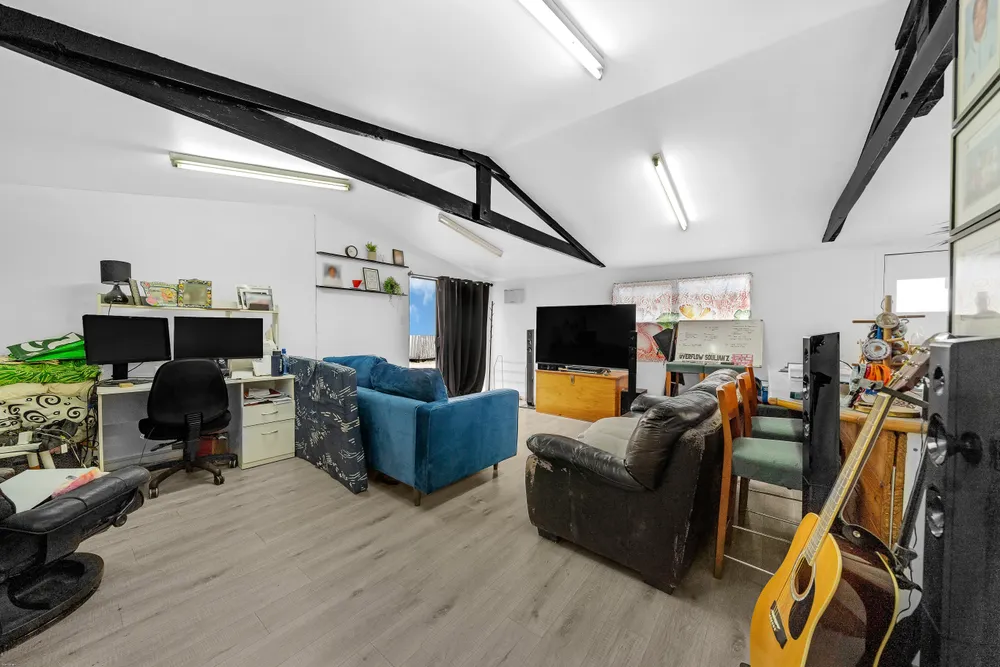 Photos of 2083 Great North Road