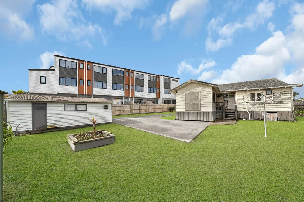 Photos of 2083 Great North Road