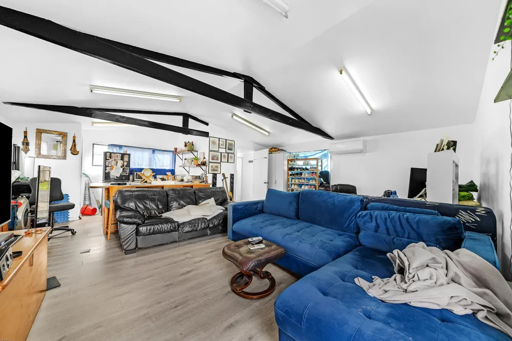 Photos of 2083 Great North Road