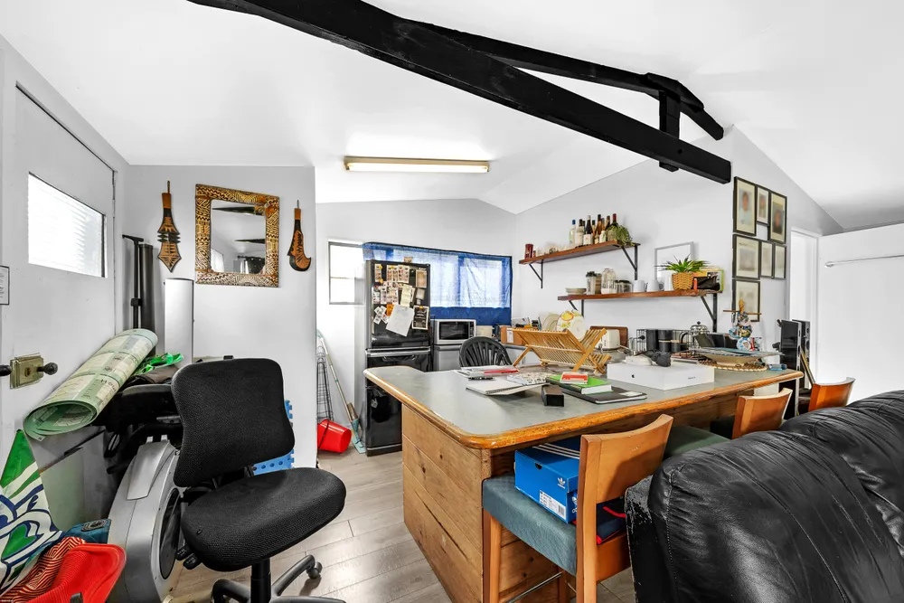 Photos of 2083 Great North Road