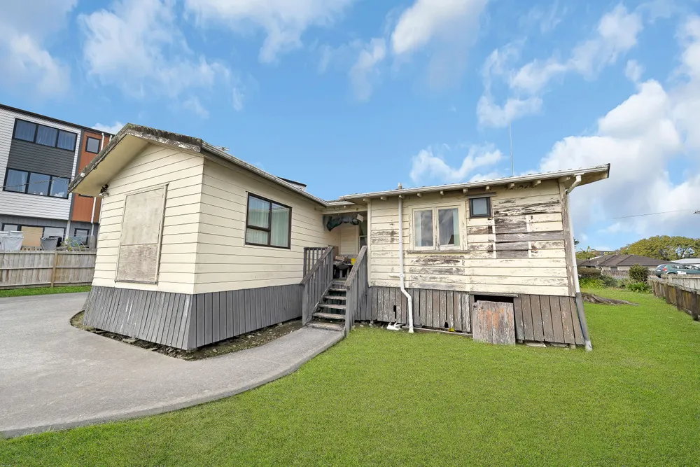 Photos of 2083 Great North Road