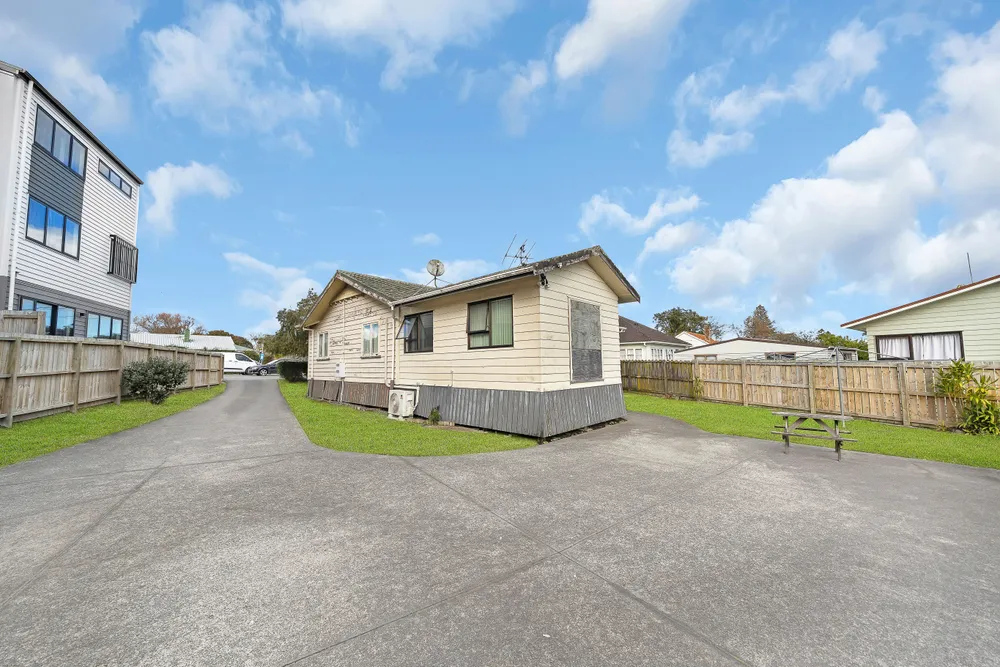 Photos of 2083 Great North Road
