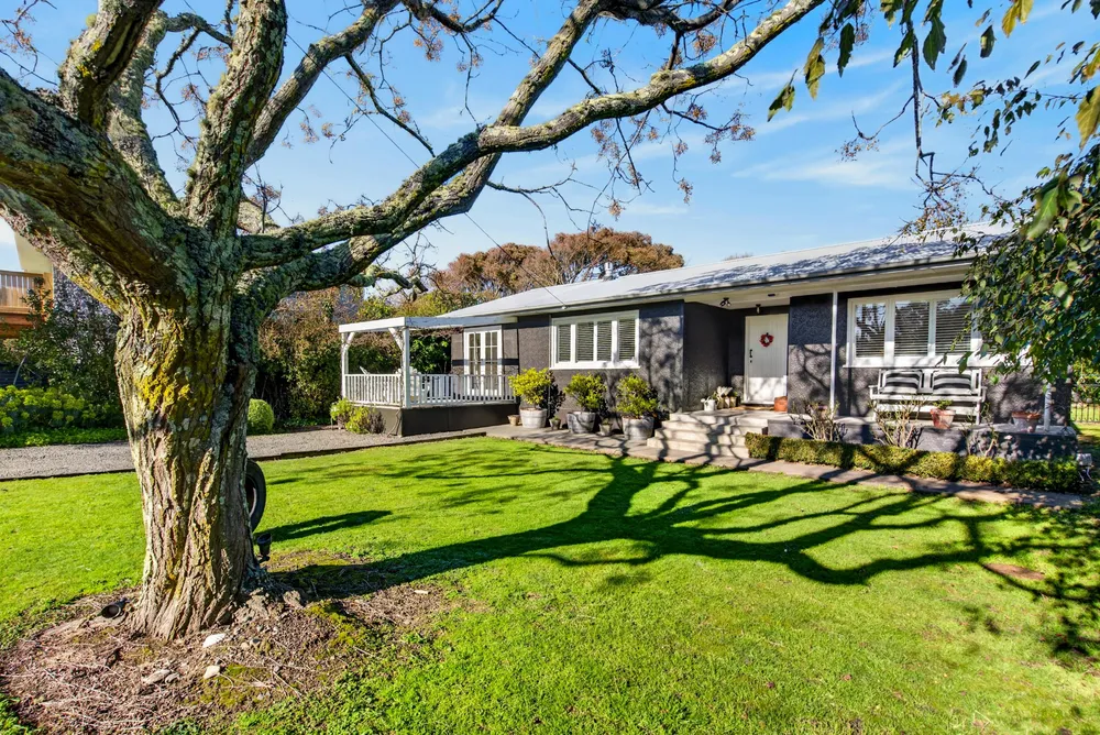 Photos of 320 Clifton Road