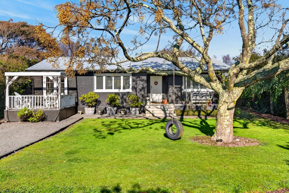 Photos of 320 Clifton Road