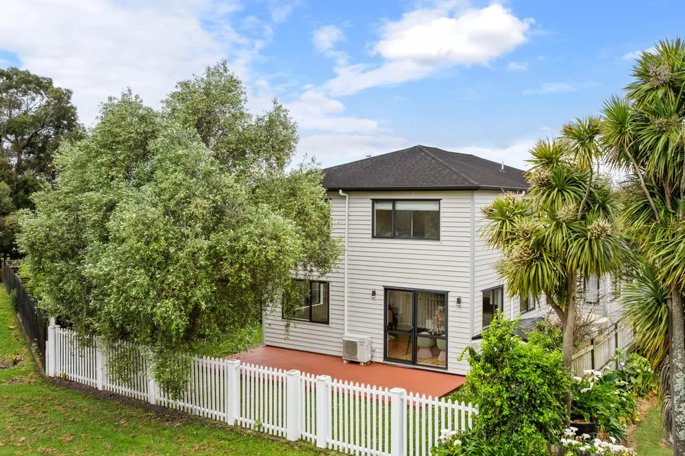 Photos of 324A Royal Road
