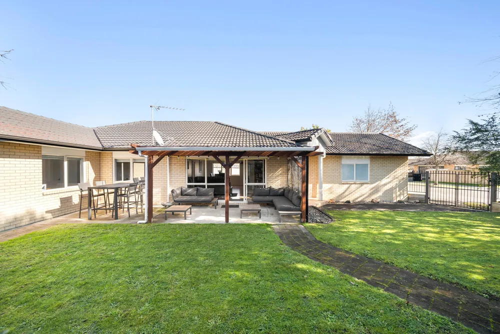 Photos of 35 Carisbrook Crescent