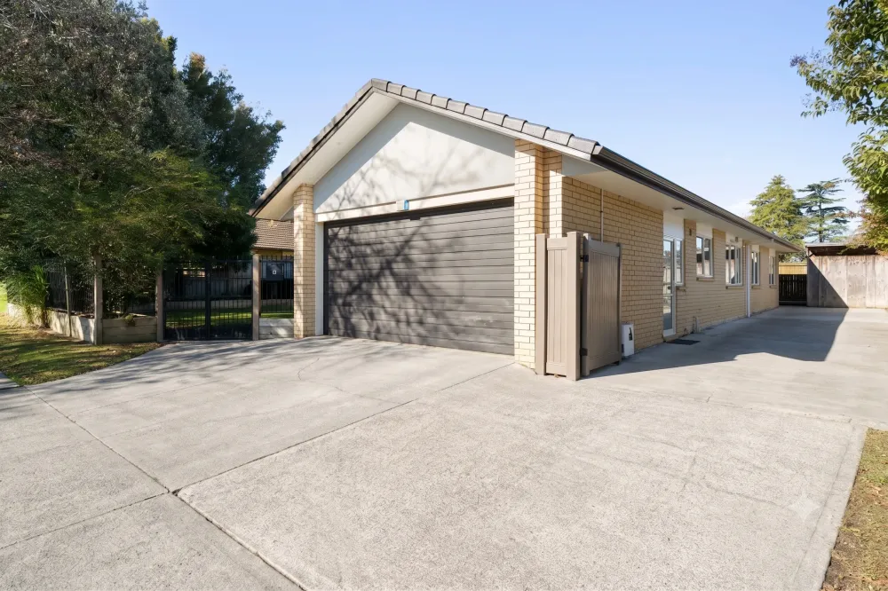 Photos of 35 Carisbrook Crescent