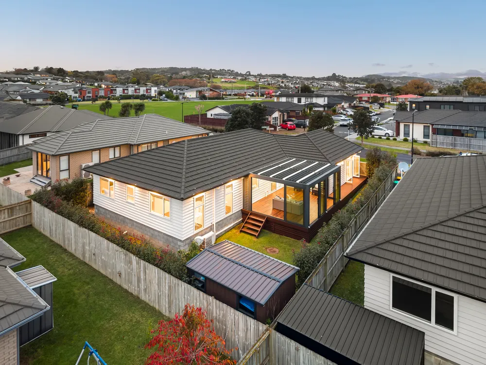 Photos of 16 Twin Parks Rise