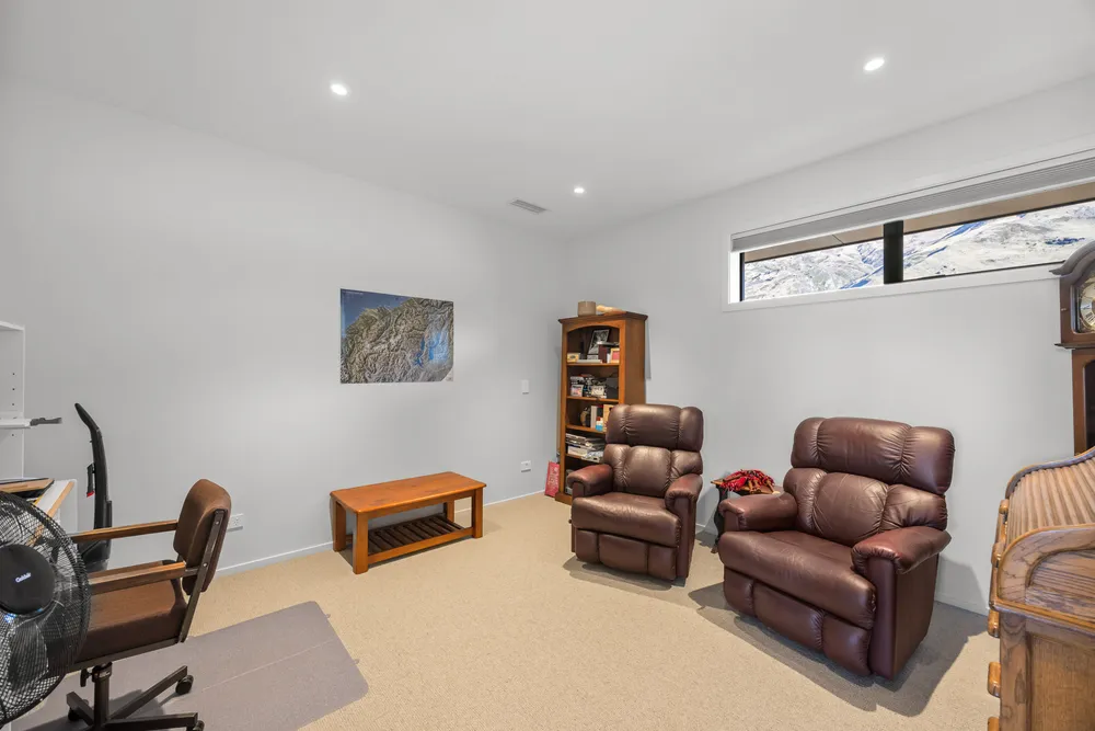 Photos of 19 Glenbrae Crescent