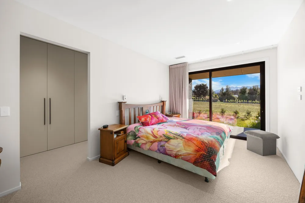 Photos of 19 Glenbrae Crescent