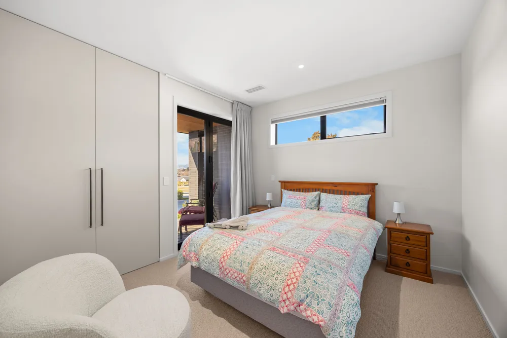 Photos of 19 Glenbrae Crescent