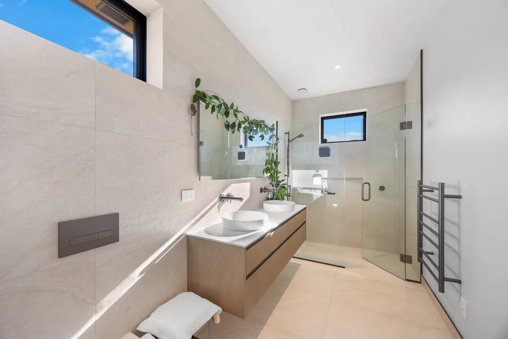 Photos of 19 Glenbrae Crescent
