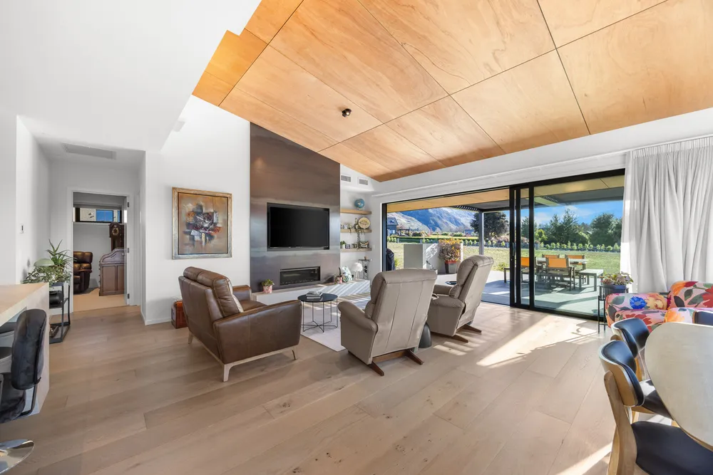 Photos of 19 Glenbrae Crescent