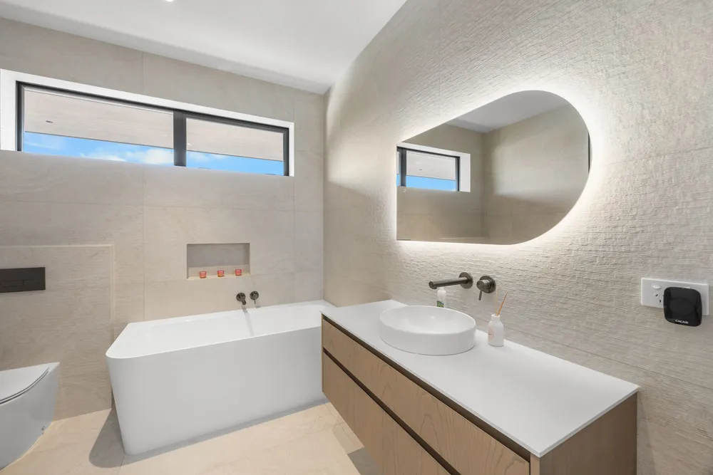 Photos of 19 Glenbrae Crescent