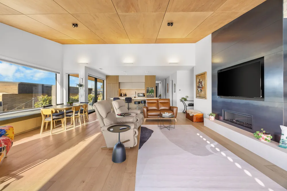 Photos of 19 Glenbrae Crescent
