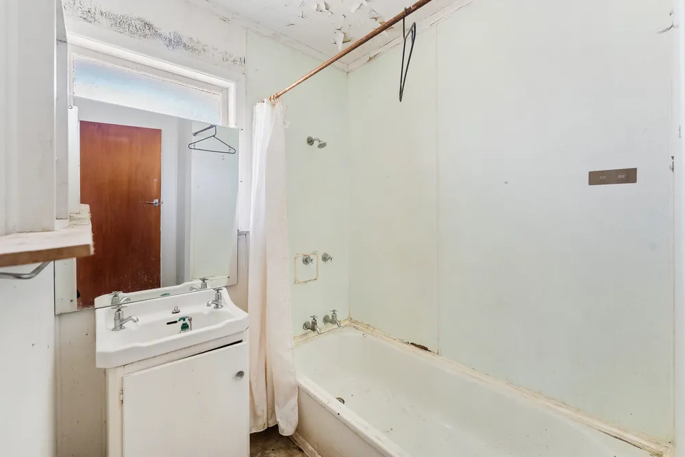 Photos of 28 Laura Street