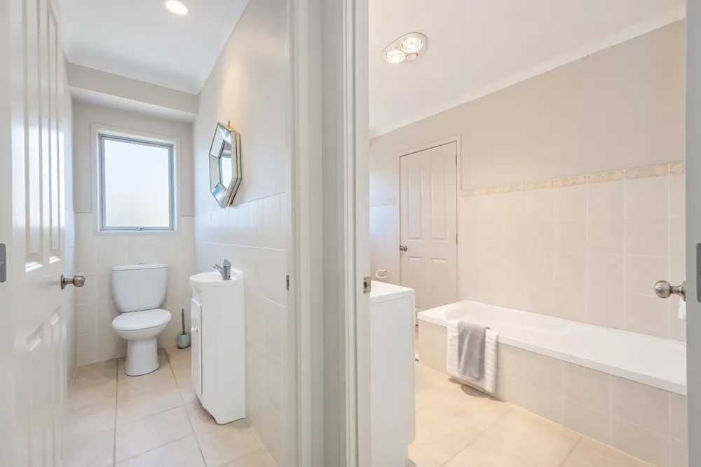 Photos of 93B Florence Avenue