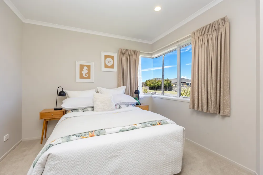 Photos of 93B Florence Avenue