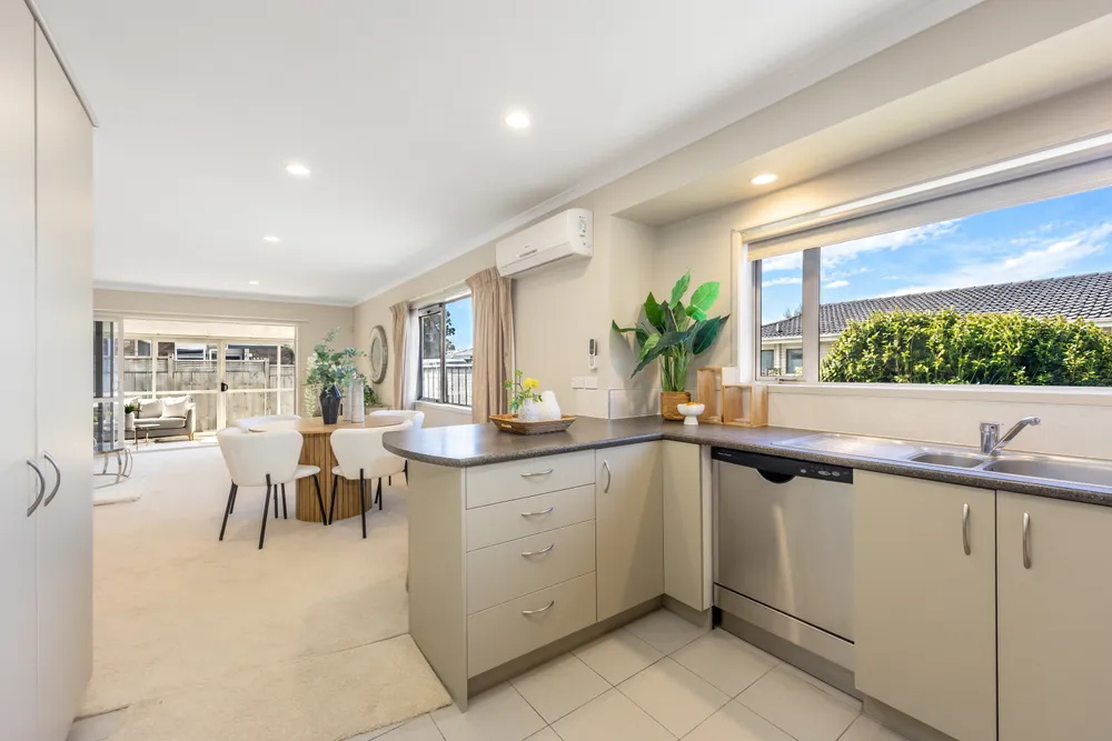 Photos of 93B Florence Avenue