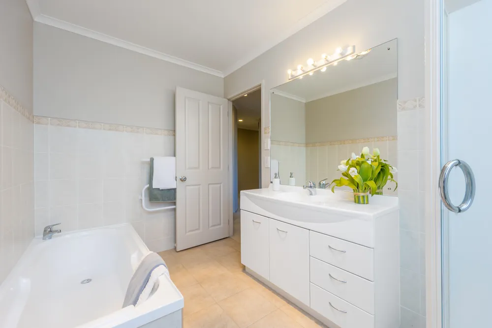 Photos of 93B Florence Avenue
