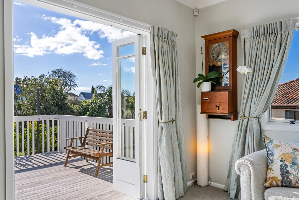 Photos of 4a Godden Crescent
