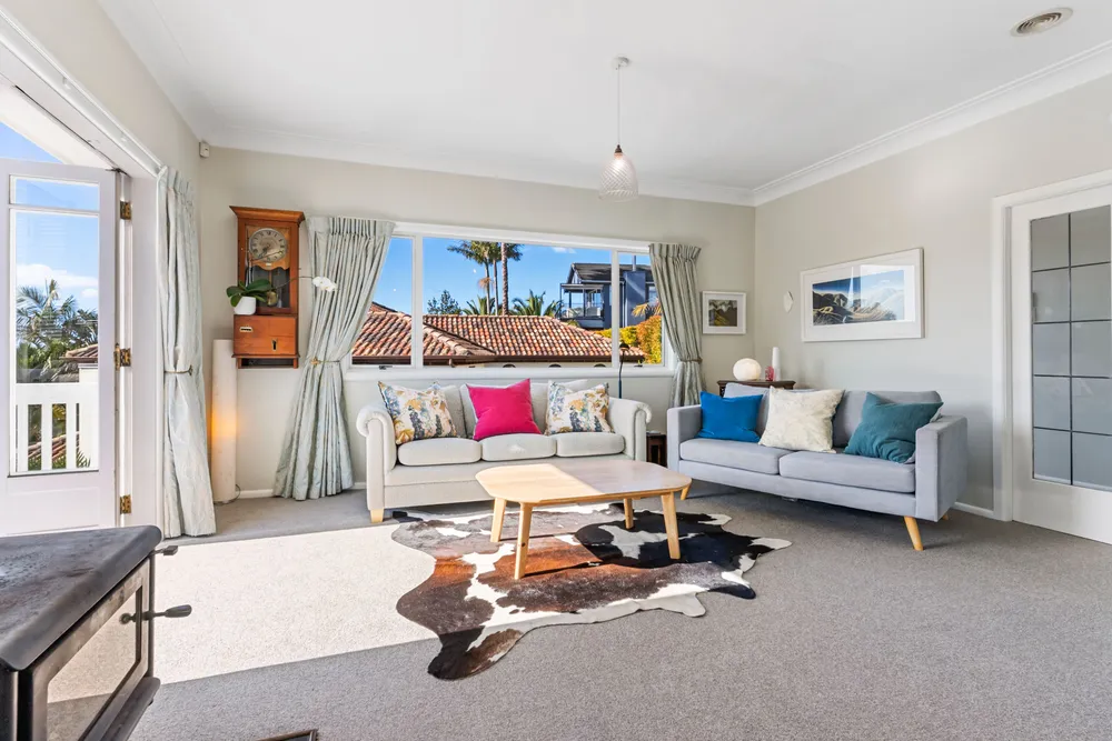 Photos of 4a Godden Crescent