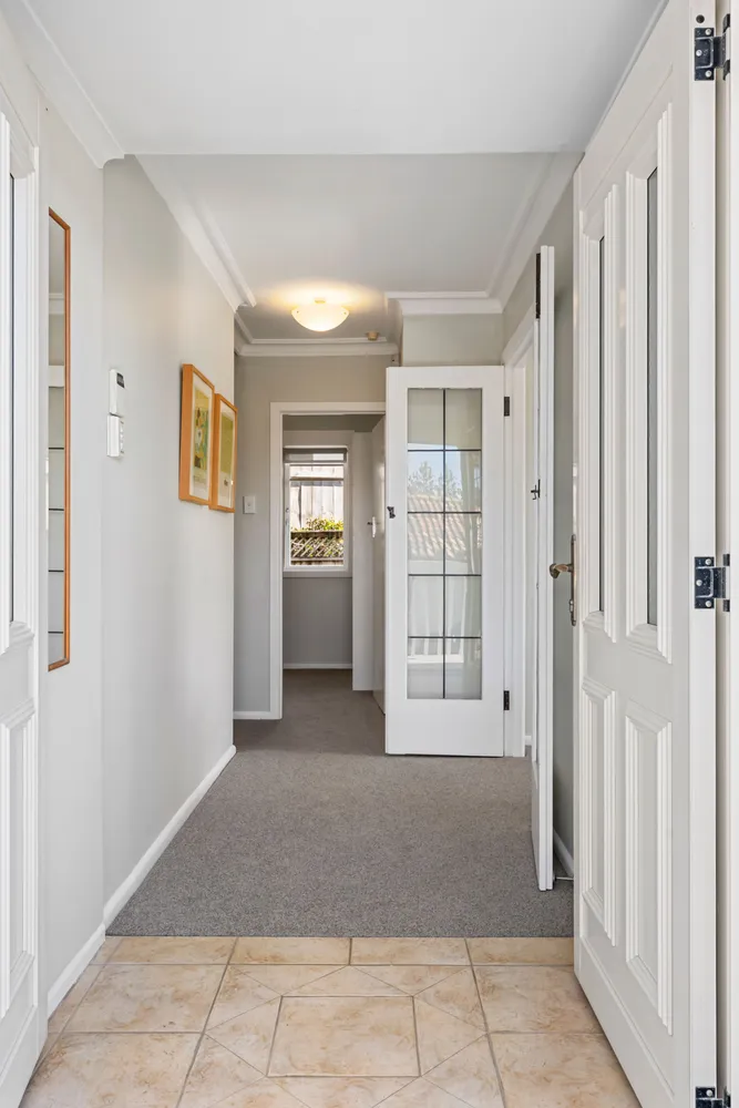 Photos of 4a Godden Crescent