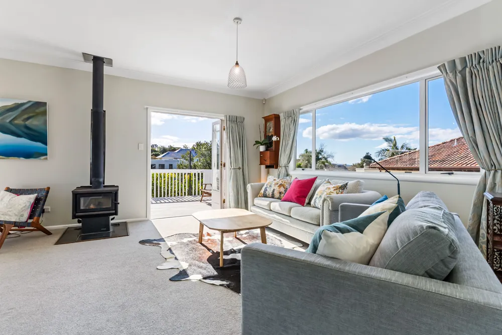 Photos of 4a Godden Crescent