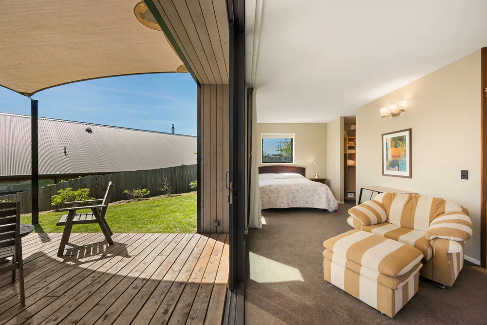 Photos of 17 Landsborough Lane
