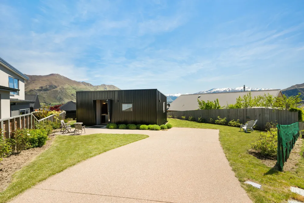 Photos of 17 Landsborough Lane