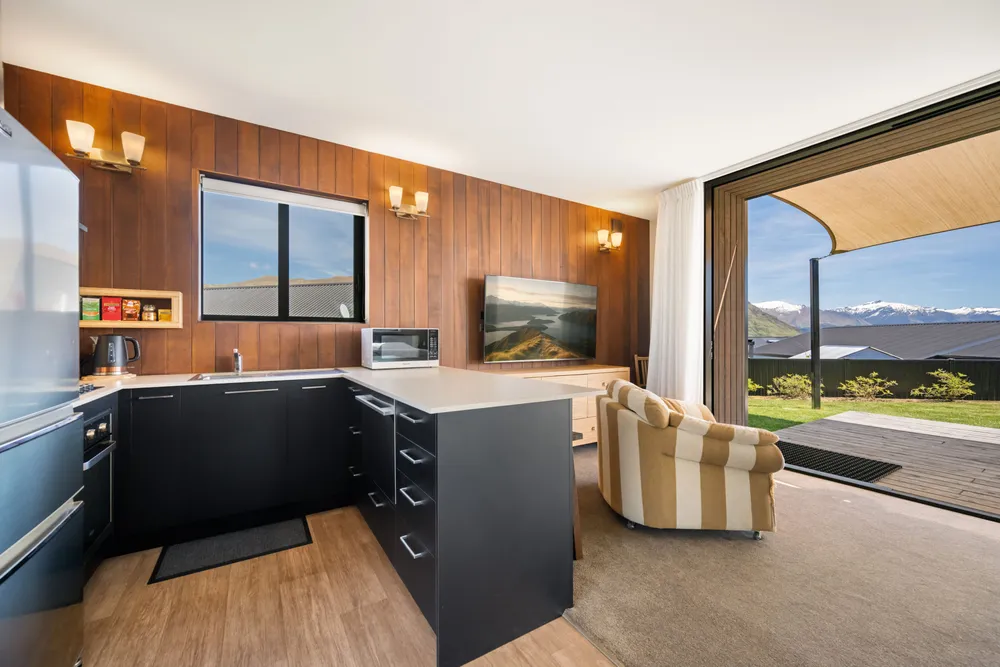 Photos of 17 Landsborough Lane