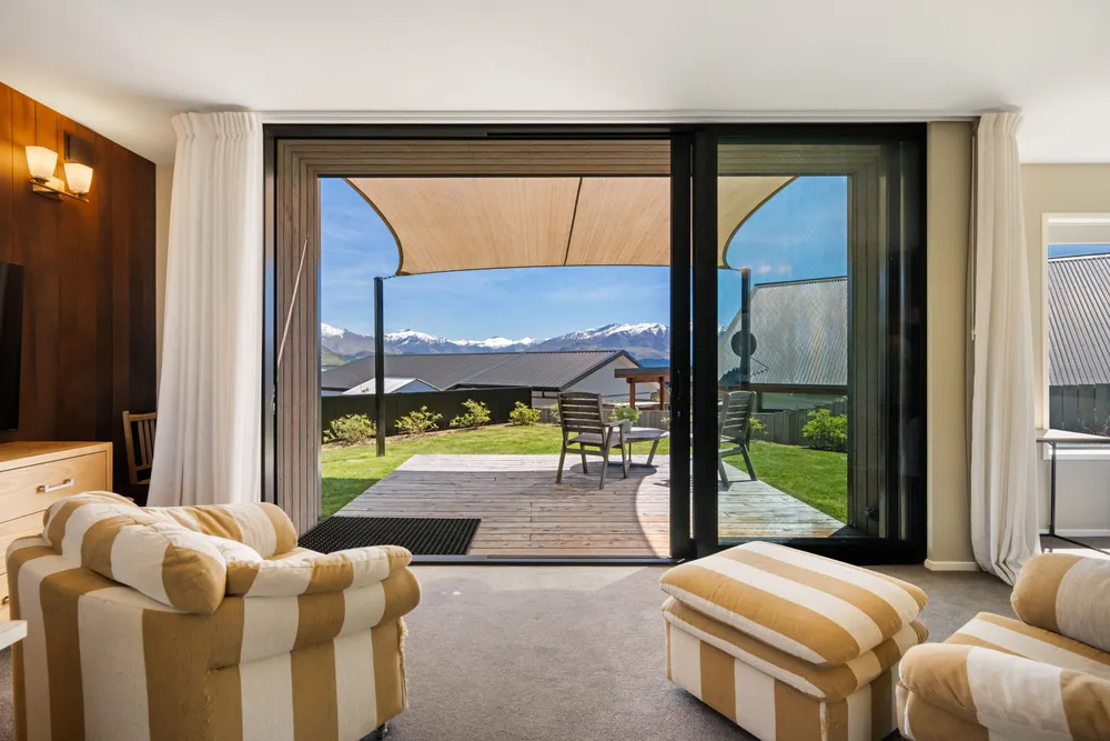 Photos of 17 Landsborough Lane