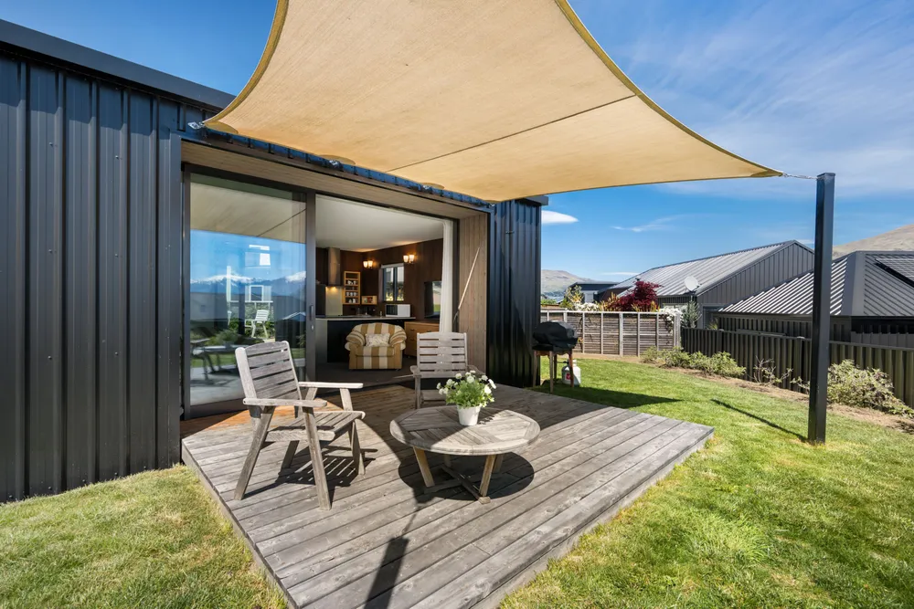 Photos of 17 Landsborough Lane