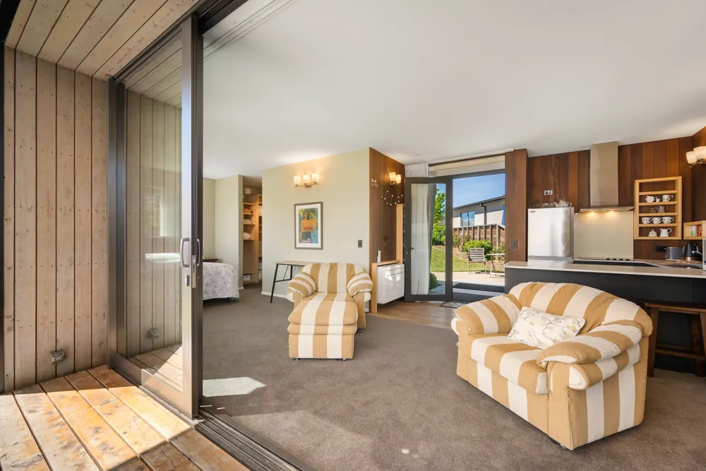 Photos of 17 Landsborough Lane