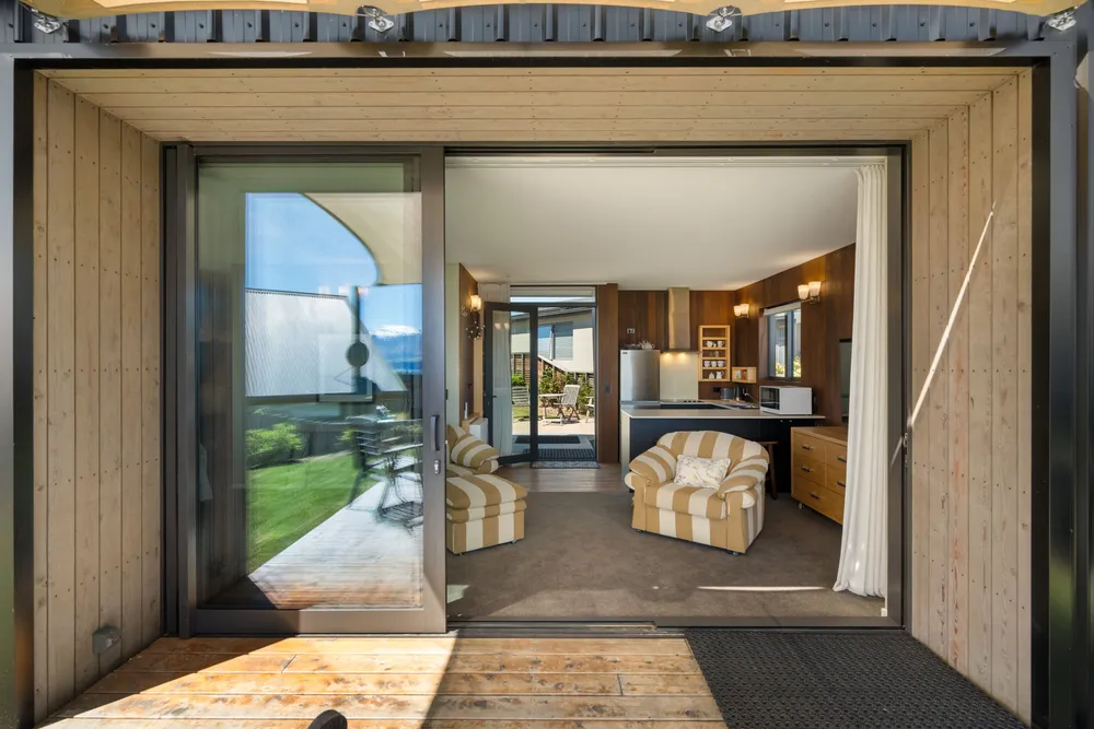 Photos of 17 Landsborough Lane