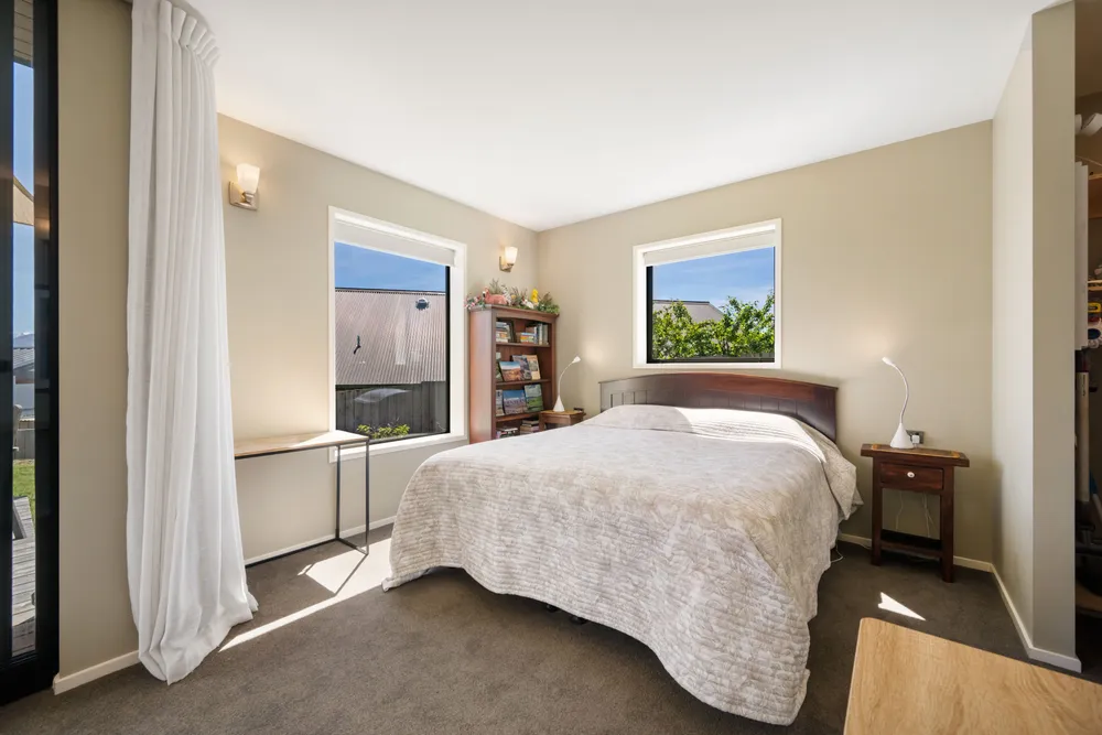 Photos of 17 Landsborough Lane