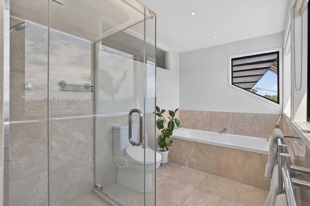 Photos of 11 Waiatarua Road
