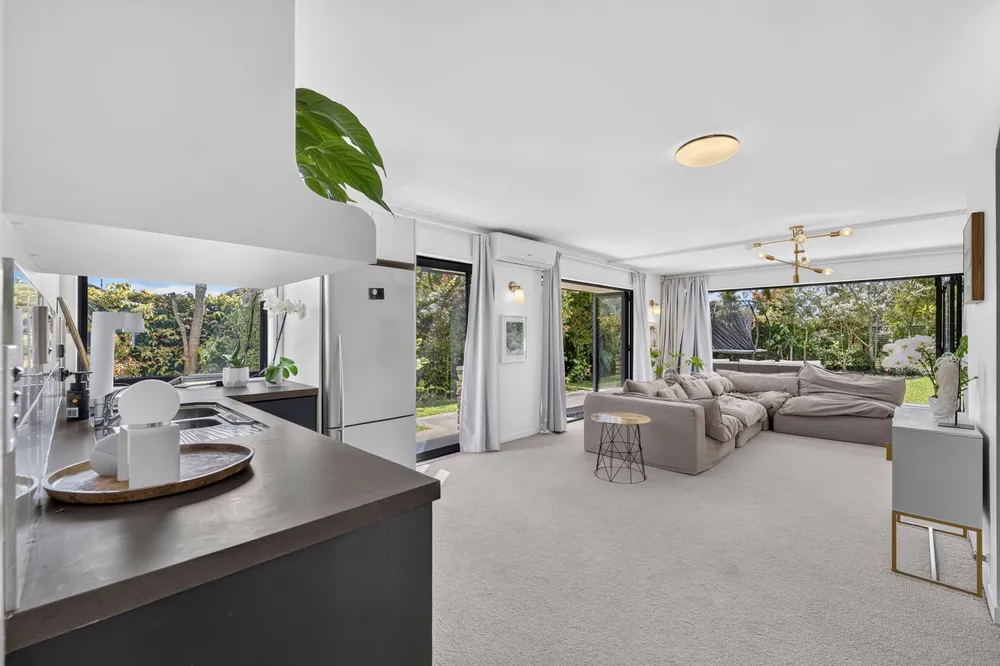 Photos of 11 Waiatarua Road