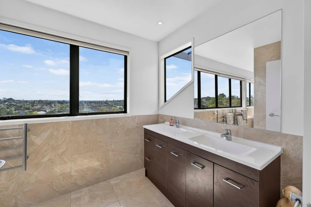 Photos of 11 Waiatarua Road